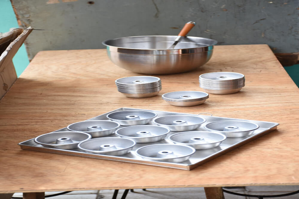Aluminium cake moulds